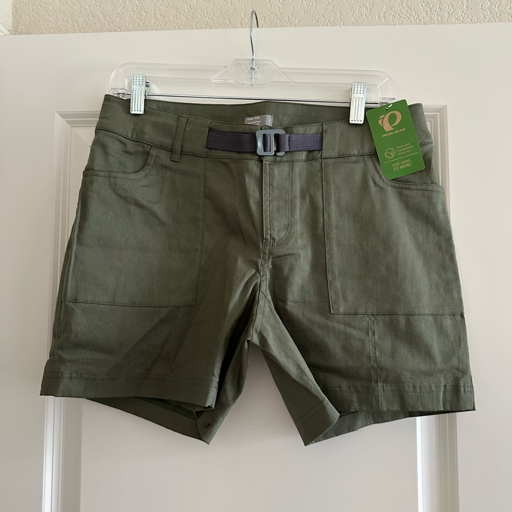 Pearl Izumi Women's Rove Cargo Shorts - pale olive green